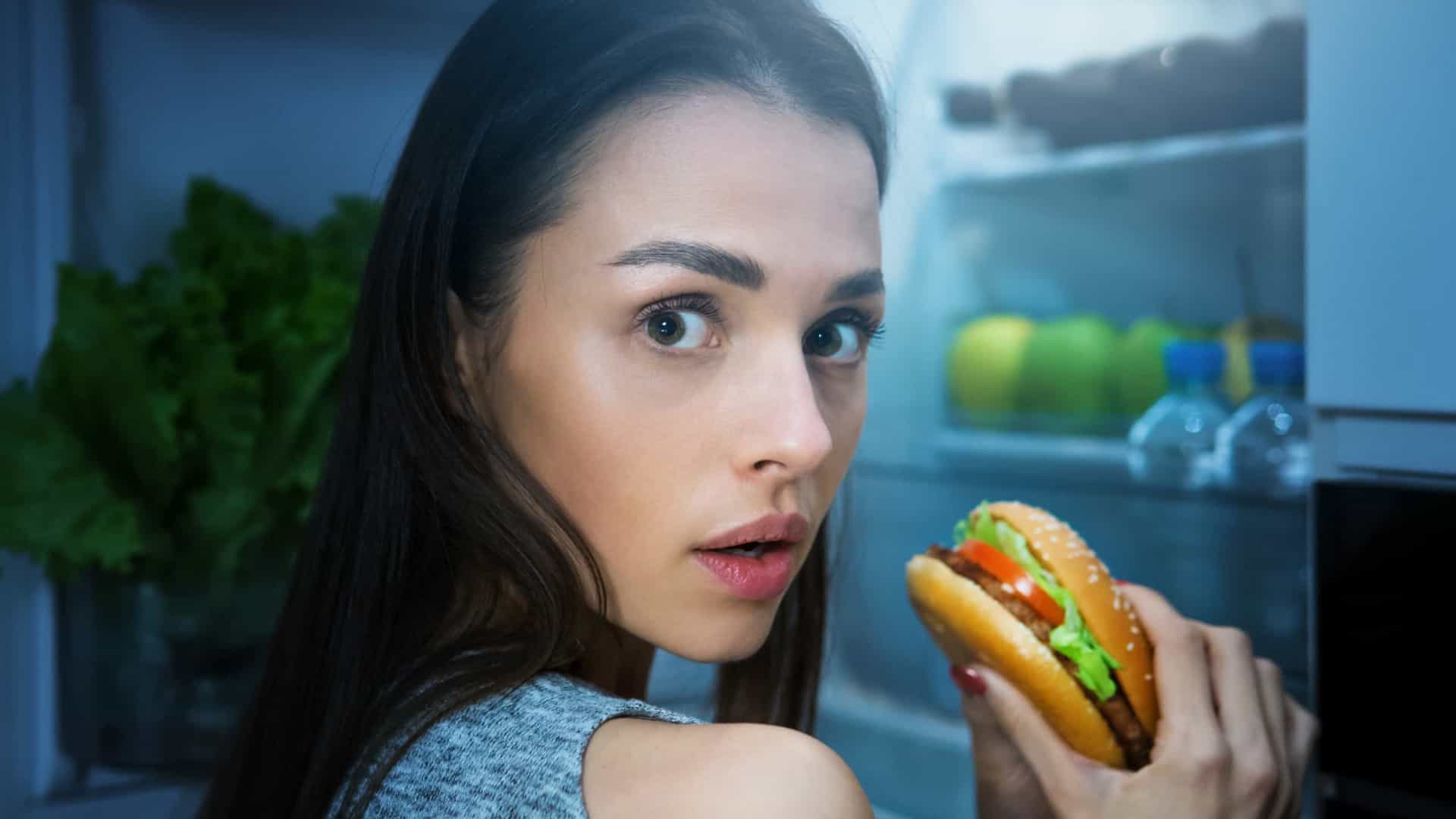 Excesso de alimentos processados: Três sinais enviados pelo corpo que você deve dar atenção