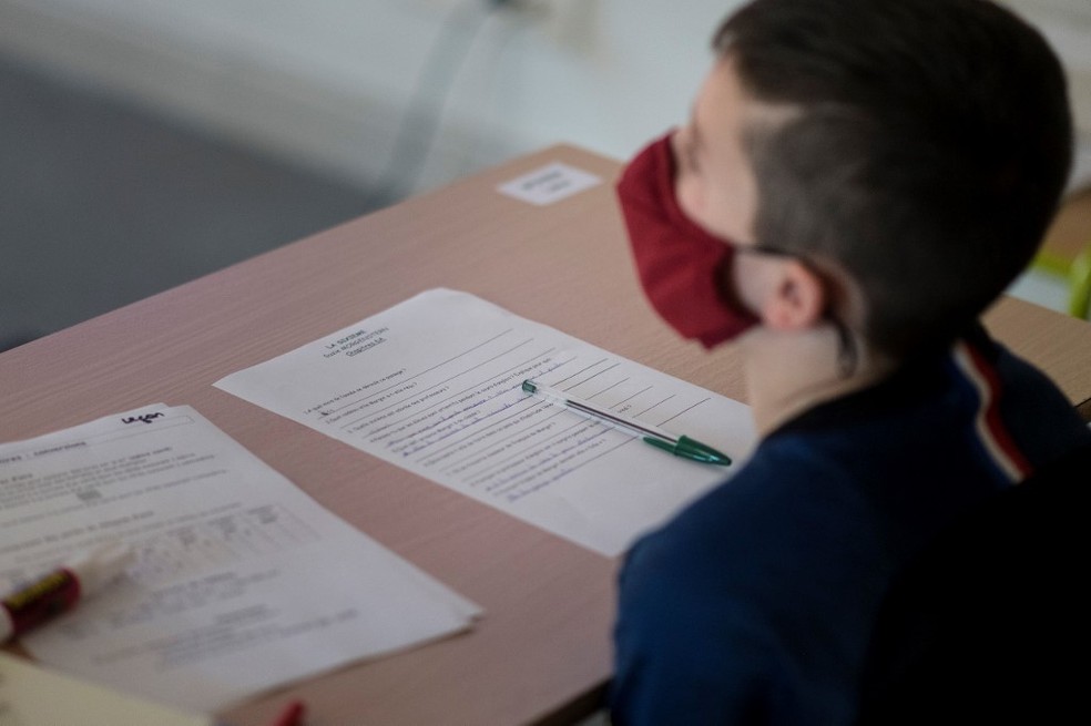 França fecha 70 escolas uma semana após a volta às aulas devido a novos casos de Covid-19