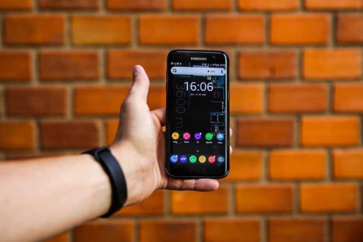 Seu celular adiantou o relógio em uma hora neste domingo? Entenda o que aconteceu