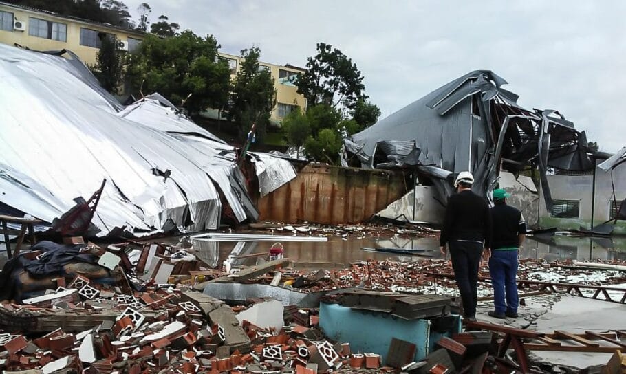 Urgente: vídeos mostram ciclone bomba causando estragos no Sul do Brasil; 4 pessoas já morreram