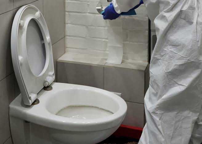 Bebê morre após nascer em vaso sanitário após mãe sentar para usa-lo