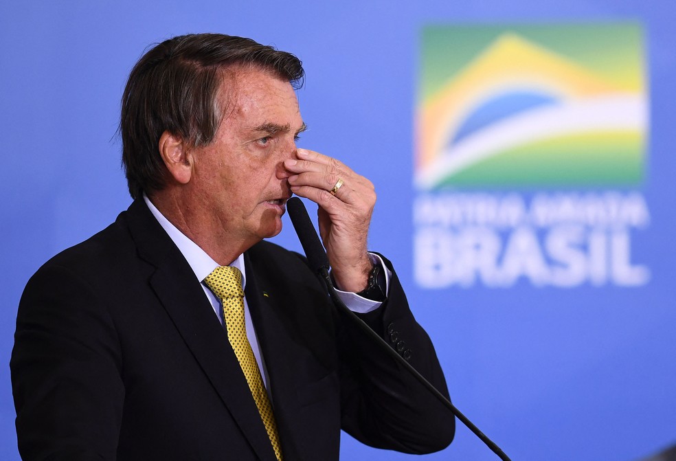 Bolsonaro reclama de soluços que persistem há dias; entenda possíveis causas