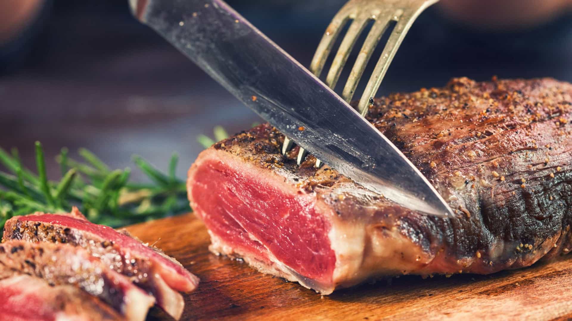Come carne vermelha quase todos os dias? Saiba as três consequências para o seu corpo