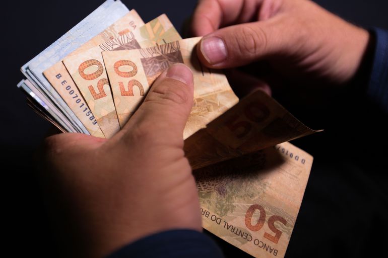 Como conseguir dinheiro emprestado e resolver seus problemas? Saiba