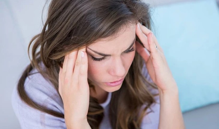 Dor de cabeça intensa e repentina pode estar ligada a grave doença; fique atento aos sinais